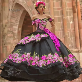 Černé Květinové Výšivky Plesové Šaty Quinceanera Šaty Korálkové Off Rameno Stupňovitý Sladké 15 Mexické Šaty, Korzet, Princezna, Ples