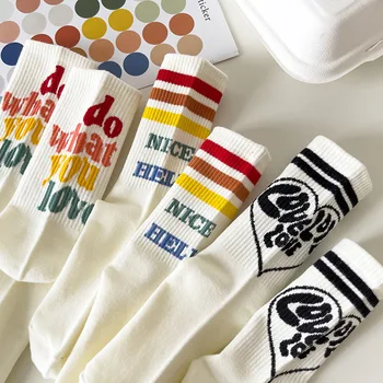 Japonské Květinové Dámské Barevné Ponožky Kreativní Graffiti Barva Mid-tube In Příliv Pár Bílý na Jaře A na Podzim Bavlněné Sportovní Ponožky