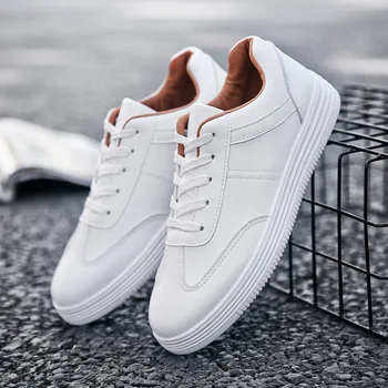 Na podzim nové příležitostné pánské boty trend muži PU kožené bílé boty non-slip tenisky low-cut pohodlné, lehké kožené boty